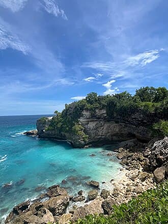 Mahana Point Cliff Jump